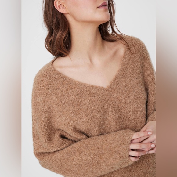 Vero Moda V-Neck Oversized Sweater Recycled Polyester Blend in Tigers Eve - Picture 1 of 14